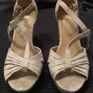 Benetton Cream Colored Wedges